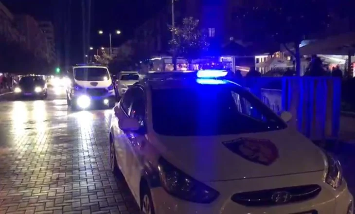 Gëlltiti kokainën që mos ja gjente policia, përfundon në spital i riu në Elbasan