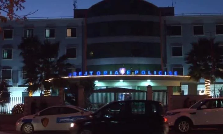 Gjendet i pajetë një person brenda banesës në Durrës, dyshohet se është vrarë me thikë
