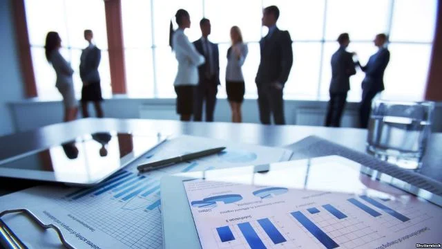 Gjendja e tregut global të punës në vitin 2025 dhe tendencat e fundit