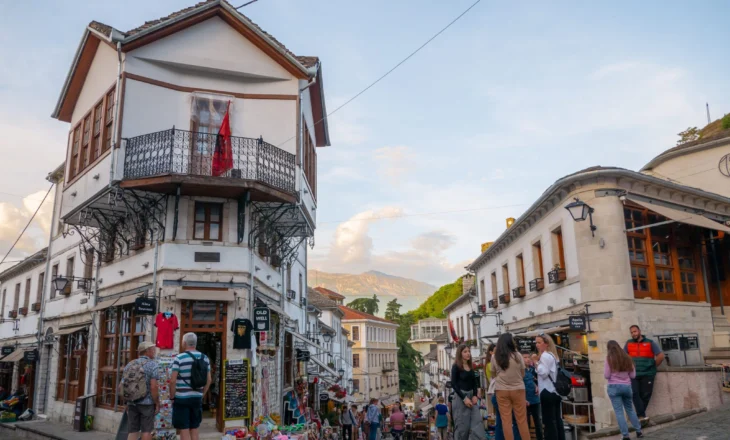 “Gjirokastra mirëpriti 500 mijë vizitorë nga janari në korrik”/ Rama: Përjetuan magjinë e qytetit