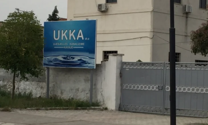 Godet dhe kanos me mesazhe drejtorin e Ujësjellës-Kanalizimeve në Kavajë, prangoset 48-vjeçari