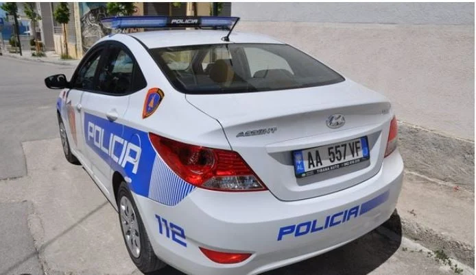 Goditi me grushte dhe me dorezë metalike të riun, shpallet në kërkim 32-vjeçari në Sarandë