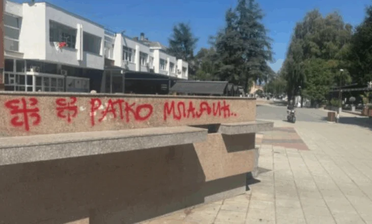 Grafite me emrin e kriminelit të luftës Ratko Mlladiç në Bujanoc, Hasani: Provokim ndaj shqiptarëve