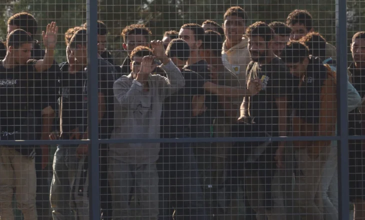 Greqia miraton ligj drakonian për azilkërkuesit e refuzuar, burgim deri në 5 vjet dhe gjoba për ata që nuk largohen