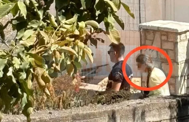 Groposi nënën për të përfituar pensionin e saj me ndihmën e një shqiptari, arrestohet 62-vjeçarja