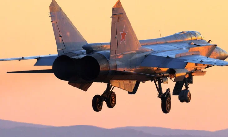Hapësira ajrore e kërcënuar/ Diplomatët perëndimorë: NATO është gati të rrëzojë aeroplanët luftarakë rusë