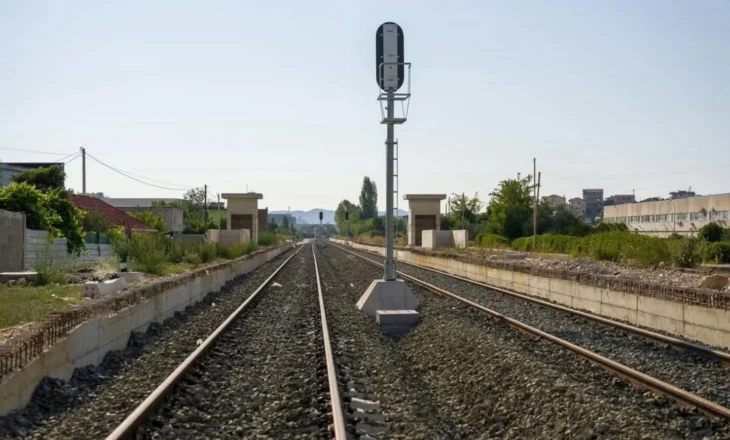 Hapet tenderi për elektrifikimin e hekurudhës Durrës–Rinas–Tiranë
