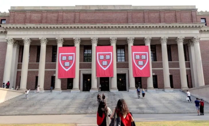 Harvard fiton ‘luftën’ me Trump, gjykata i jep të drejtë universitetit: Presidenti bllokoi në mënyrë të paligjshme 2 mld $ fonde