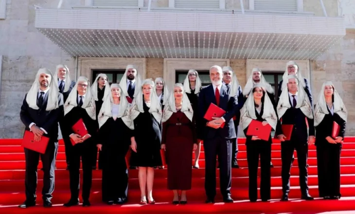 Hipernormalizimi i gënjeshtrës!