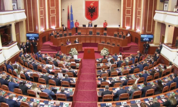 Hodhën Kushtetutën dhe bidonë drejt Ramës, përjashtohen dy deputetë të PD