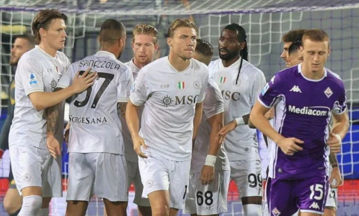 Hojlund debuton me gol, Napoli me fitore të madhe ndaj Fiorentinës dhe i bashkëngjitet Juve-s në krye (video)
