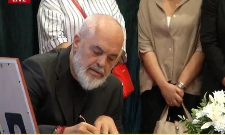 Homazhet për Anagnostin, Rama shfaqet i vetëm në ceremoni
