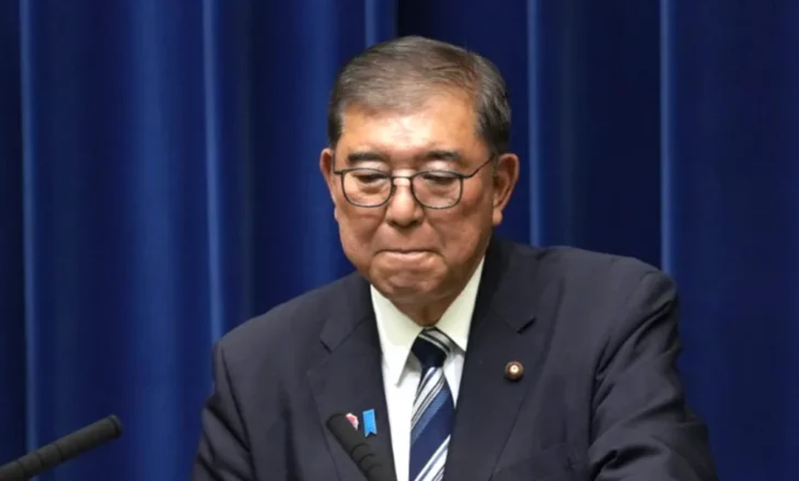 Humbi zgjedhjet, kryeministri i Japonisë jep dorëheqjen pas më pak se një viti në detyrë