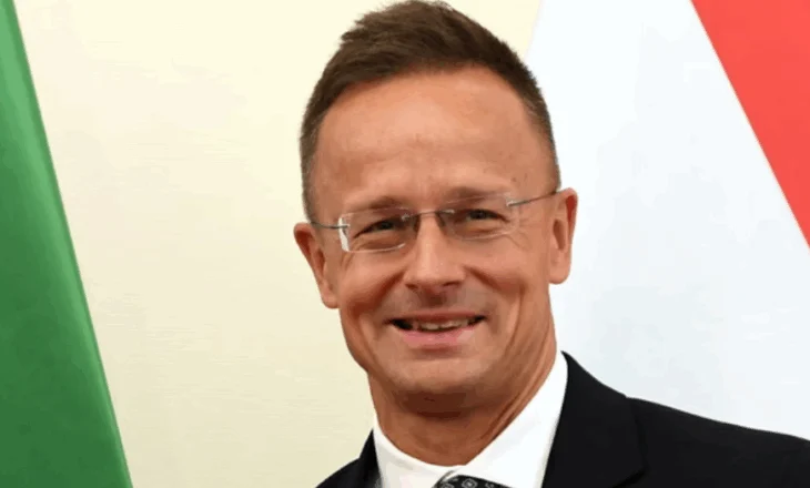 Hungaria refuzon të ndalojë blerjen e naftës ruse