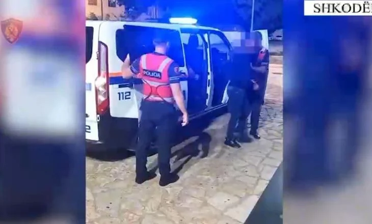 I mituri plagosi me thikë 33-vjeçarin në Shkodër, arrestohet se bashku me babain
