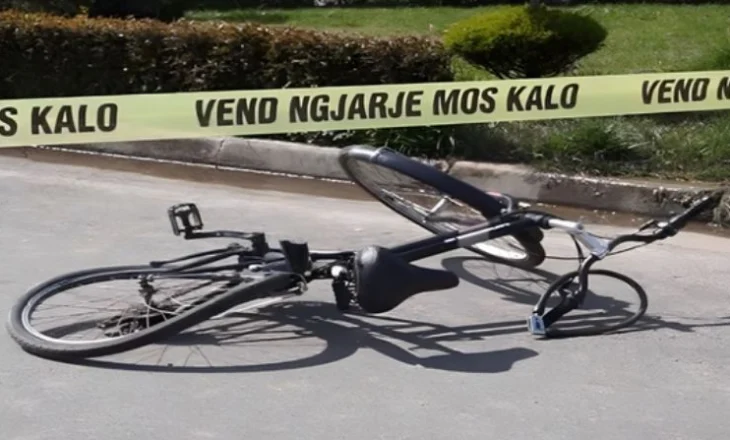 I moshuari rrëzohet nga biçikleta, dërgohet me urgjencë drejt spitalit