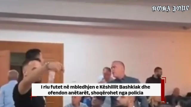 I riu futet në mbledhjen e Këshillit Bashkiak dhe ofendon anëtarët, shoqërohet nga policia