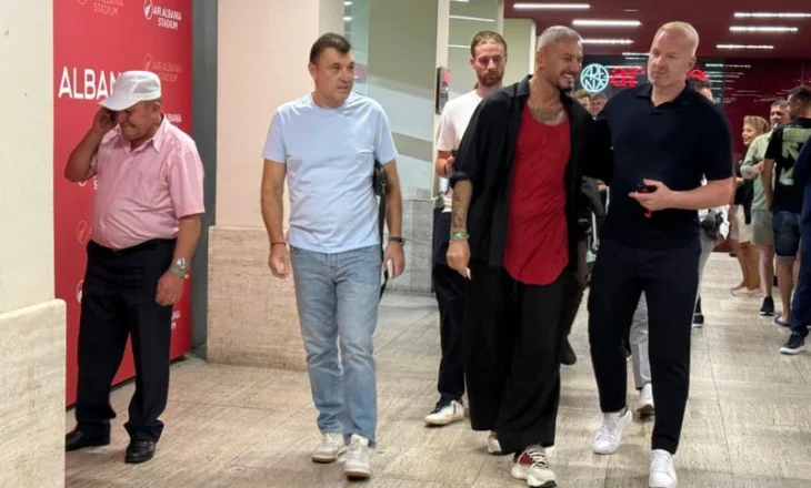 Igli Tare nuk i ndahet Shqipërisë, shfaqet në stadium për ndeshjen e Kombëtares