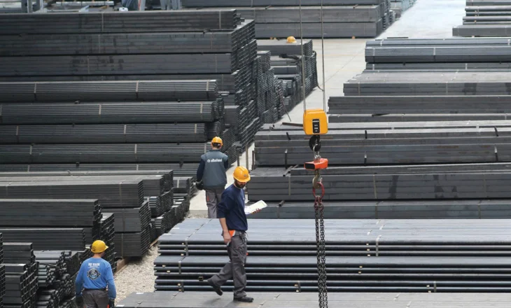 Industria në terren negativ