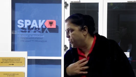 Ish-kryebashkiakja e Tropojës merret e pandehur nga SPAK – Detajet