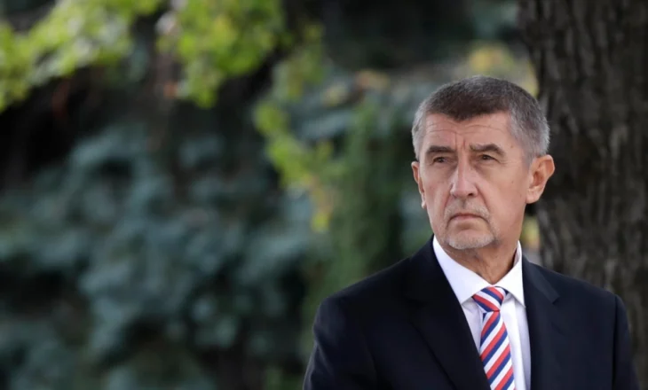 Ish-kryeministri çek sulmohet gjatë një tubimi, shtrohet në spital
