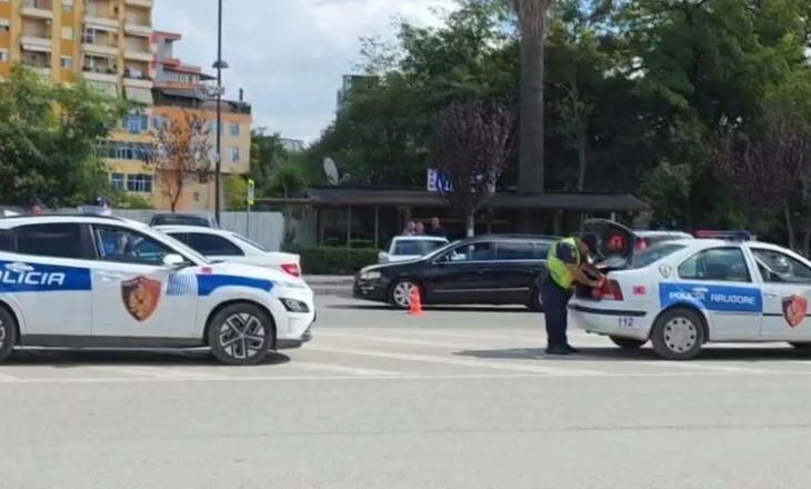 Ishte duke kaluar te vizat e bardha, makina përplas këmbësorin në Fier