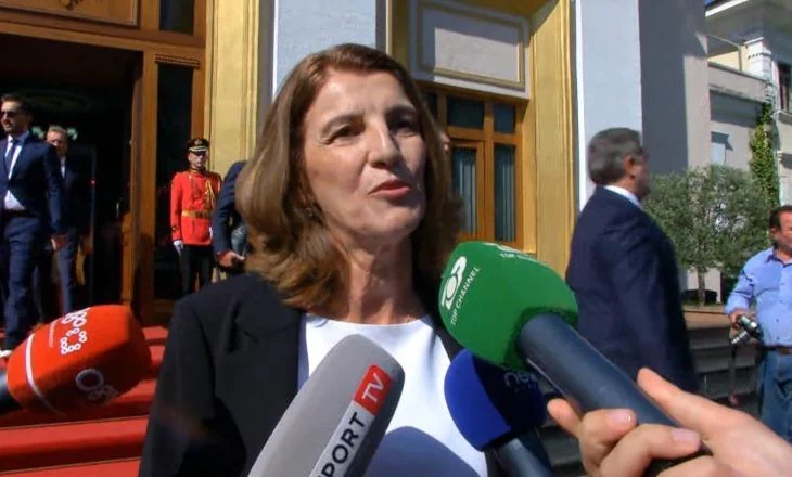‘Ithtare e helenizmit’, kushërira deputete e Lapajt paraqitet në Kuvend: Jam shqiptare