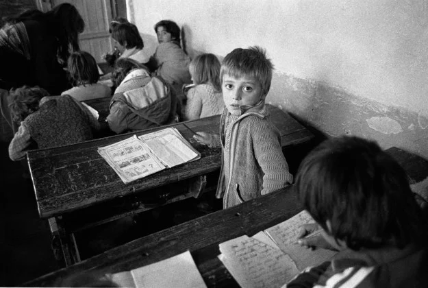 Ja si ishte fëmijëria në Shqipëri në vitet e ’90-ta (Foto)
