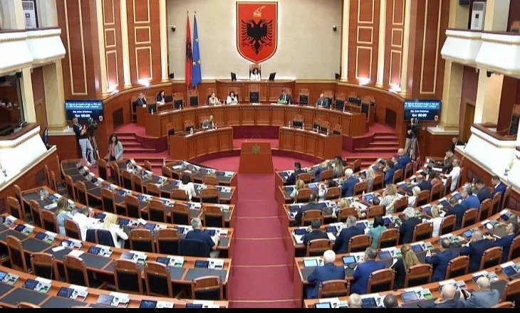 Java vendimtare në Kuvend/ Peleshi thërret sot kryetarët e grupeve parlamentare