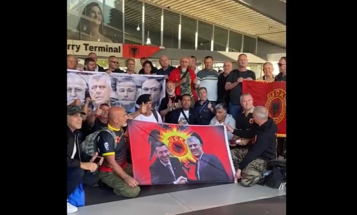 “Jemi shumë të kënaqur”/ Protesta masive në Hagë, mbështetësit e Hashim Thaçit kthehen me entuziazëm dhe këngë