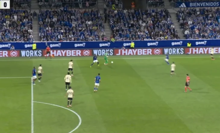 Joan Garcia bën gafën e vitit, Real Oviedo ndëshkon Barcelonën me një supergol (video)