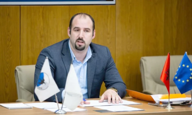  Julian Kazazi: Sezoni i ri artistik i gjen institucionet e artit me probleme strukturore e financime të pamjaftueshme