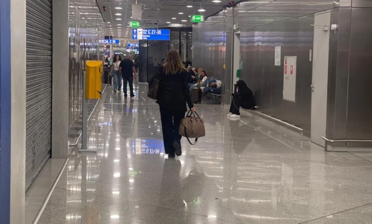 Kaos në aeroportin e Athinës, anulohet fluturimi Athinë–Tiranë i WizzAir