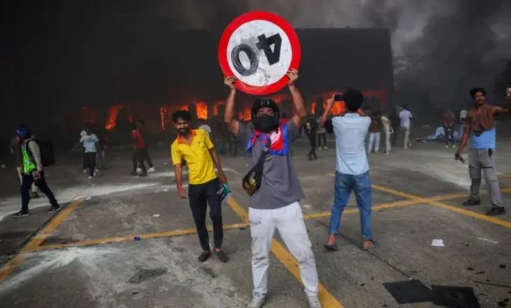 Kaos në Nepal, mbi 900 të burgosur arratisen mes protestave të dhunshme