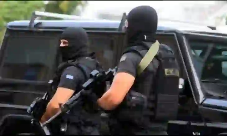 Kapen 1.1 ton marijuanë dhe arsenal armësh në Greqi. Arrestohen 6 shqiptarë, mes tyre e moshuara 73-vjeçare