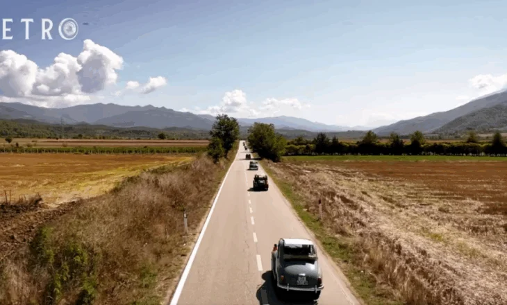 Karvani “Fiat Topolino” përshkon Shqipërinë, Rama: Makinat retro bashkohen me kulturën dhe mikpritjen shqiptare