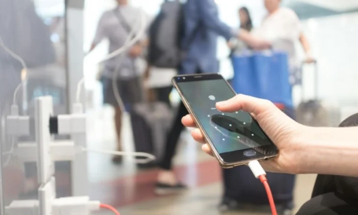 Katër gabime gjatë karikimit që shkurtojnë jetëgjatësinë e baterisë së telefonit tuaj