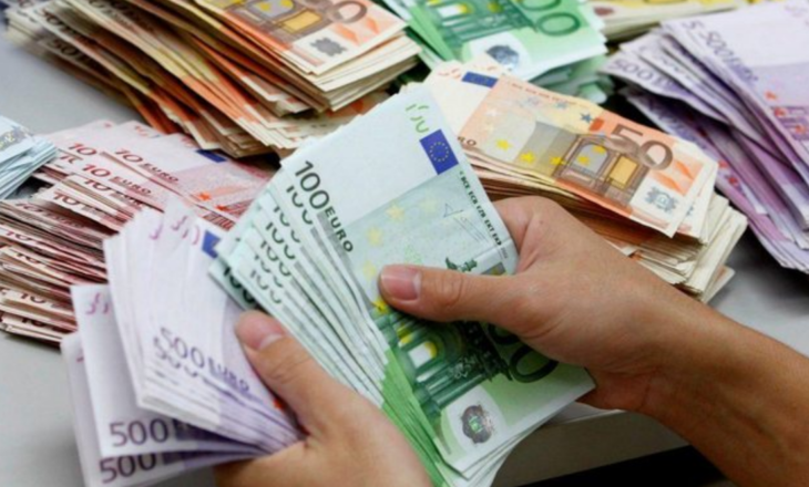 Këmbimi valutor 27 shtator/ Me sa blihen e shiten dollari dhe euro