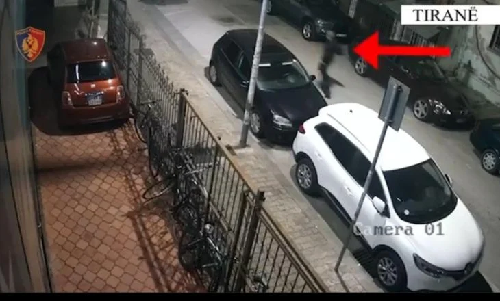 Kërcënoi me thikë shitësen dhe grabiti një dyqan në Tiranë, në pranga i riu me precedentë (VIDEO)