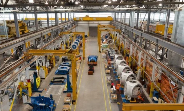 Kërkesë e ulët nga eksporti dhe rritje e kostove/ Industria në rënie për të 10-tin tre mujor radhazi