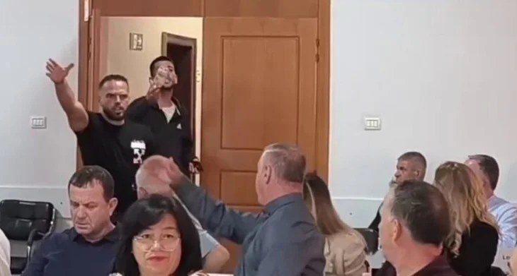 Kërkoi dëmshpërblimin, policia procedon të riun nga Vlora