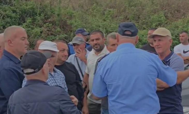 Kërkojnë asfaltimin e rrugës, banorët e 7 fshatrave në Vlorë sërish në protestë