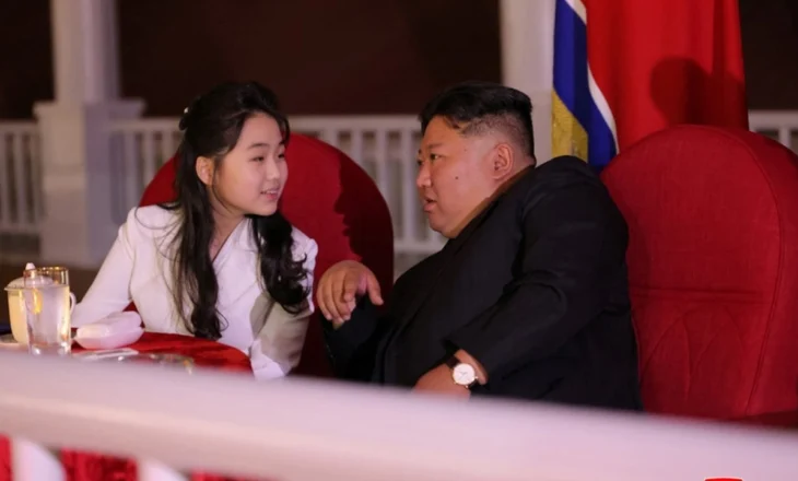 Kim Jong Un sjell vajzën në Kinë, trashëgimtarja e mundshme e pushtetit në Korenë e Veriut