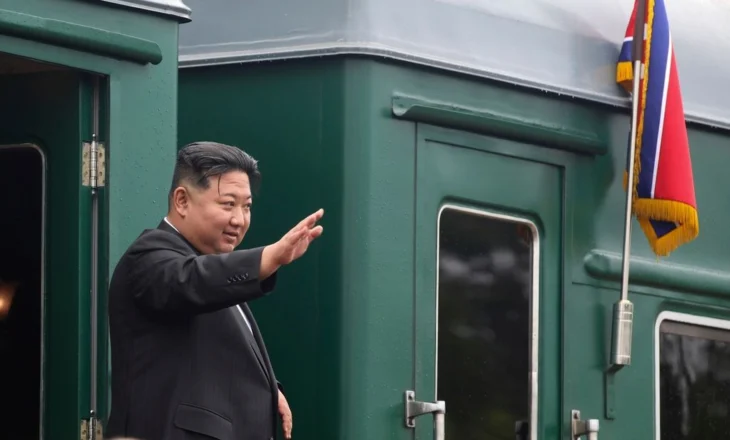 Kim Jong-un udhëton për në Kinë me trenin e tij special, pse nuk “fluturoi”?