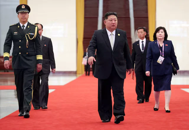 Kim rikthehet në Phenian pas vizitës në Kinë, bie në sy treni i papëshkueshëm nga plumbat (FOTO)