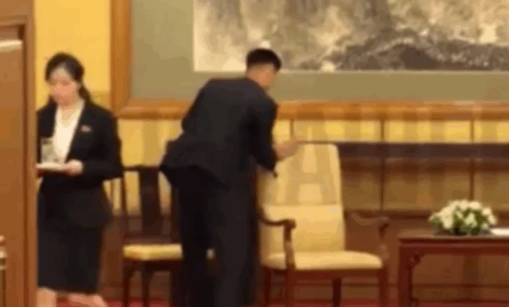 Kim s’i beson as mikut, stafi zhduk gjurmët e ADN-së nga dhoma pas takimit me Putin