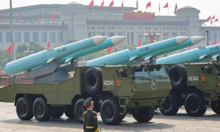 Kina zbulon armë të reja në një paradë ushtarak ku morën pjesë Vladimir Putin dhe Kim Jong Un