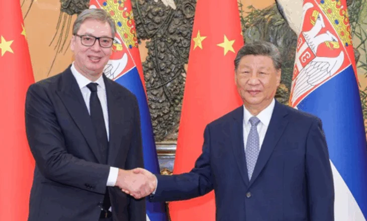 “Kinezët bërtasin emrin tim në rrugë”, Vuçiç pas takimit me Xi: Djalit do t’i mësoj gjuhën tuaj