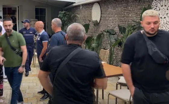 Klientët largohen të tmerruar/ Videoja pak çaste pas masakrës së Shkodrës