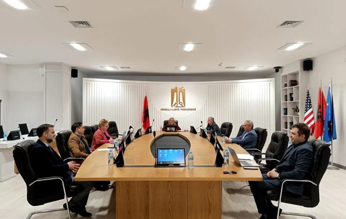 KLP liron nga detyra Aida Hajnajn, BKH në “duart” e nënkryetarit Joni Keta,procedura për zgjedhjen e drejtorit të ri…